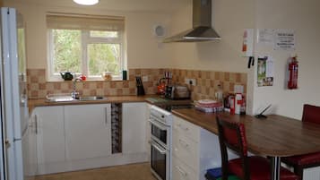 Cottage | Private kitchen | Full-size fridge, microwave, oven, stovetop