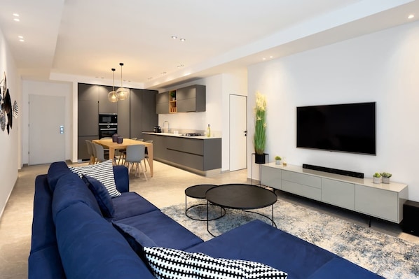 Deluxe Apartment | Living area