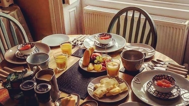فطور كامل مجانًا يوميًا