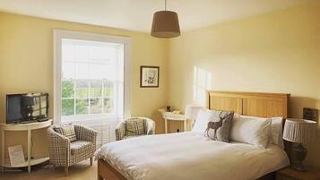 Deluxe Double or Twin Room | Individually decorated, individually furnished, free WiFi, bed sheets