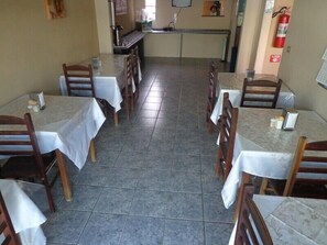 Desayuno autoservicio gratuito y diario