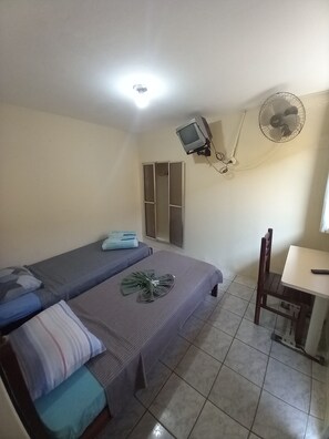 Basic Twin Room | Iron/ironing board, free WiFi, bed sheets - Hotel in SBO - Centro (Santa Barbara d'Oeste)