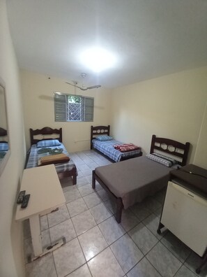 Basic Triple Room | Iron/ironing board, free WiFi, bed sheets - Hotel in SBO - Centro (Santa Barbara d'Oeste)