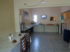 Free daily self-serve breakfast - Hotel in SBO - Centro (Santa Barbara d'Oeste)