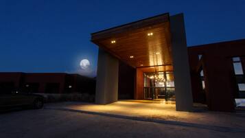 Vista frontal de la propiedad