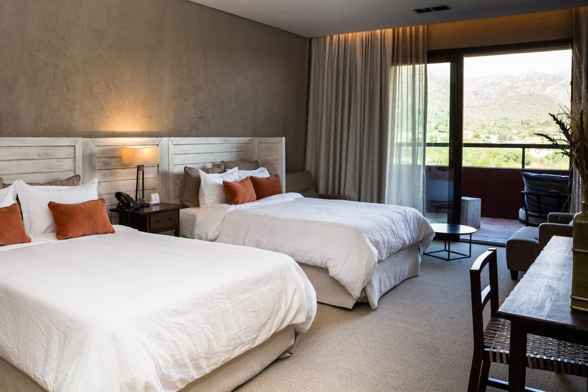 Deluxe Golf Twin | Minibar, in-room safe, blackout curtains, soundproofing