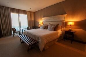 Presidential Suite | Minibar, in-room safe, blackout drapes, soundproofing