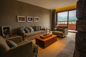 Premium-Suite | Minibar, Zimmersafe, Verdunkelungsvorhänge, schallisolierte Zimmer