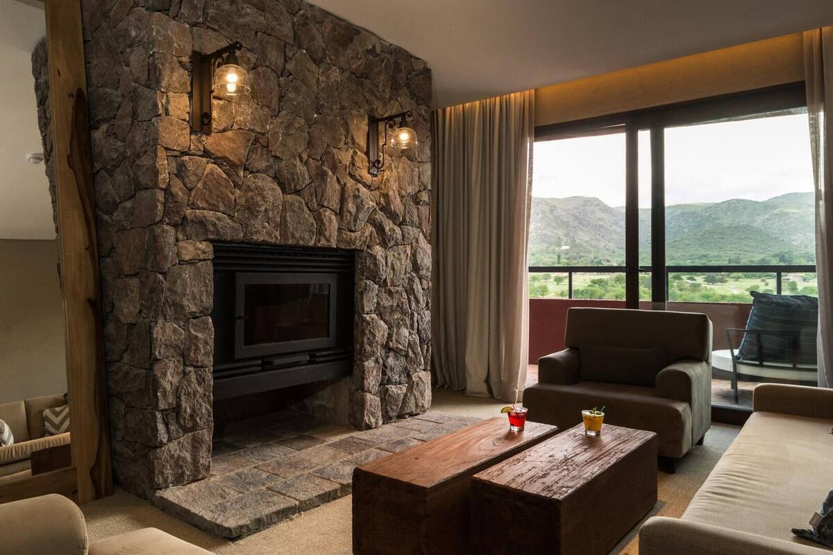 Junior Suite | Minibar, in-room safe, blackout curtains, soundproofing