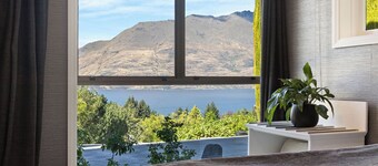 Newly Renovated Luxurious Chalet- 41B Lomond Cres