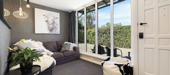 Newly Renovated Luxurious Chalet- 41B Lomond Cres