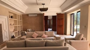 Villa, 5 Bedrooms | Living room - Villa Saphir (Marrakech)