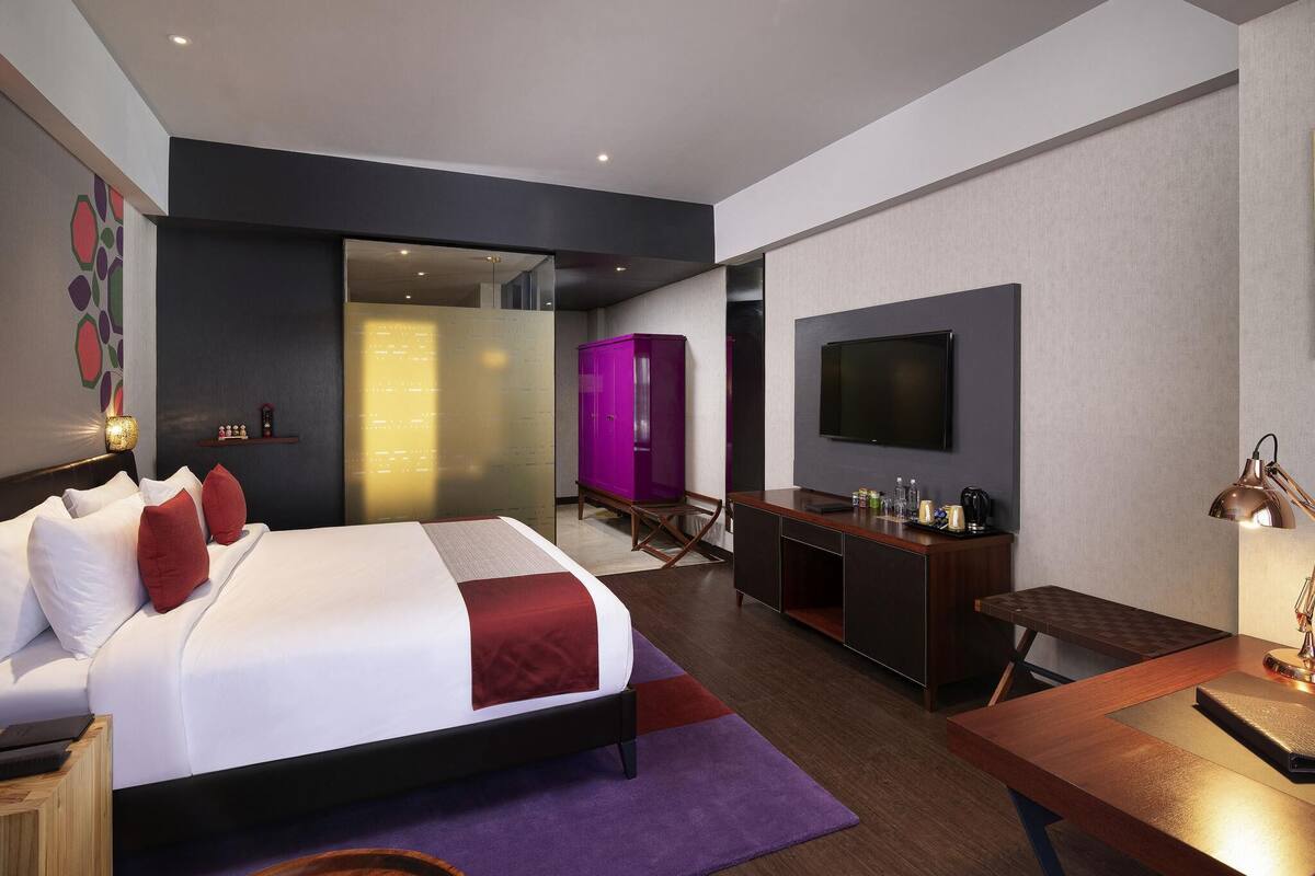 Deluxe Room King Non Smoking | Ropa de cama de alta calidad, colchones con acolchado adicional, minibar
