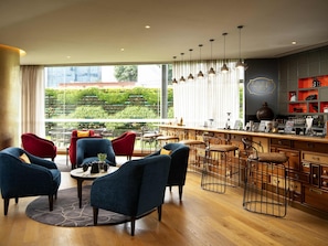 Lobby lounge - Grand Mercure Bengaluru at Gopalan Mall- An Accor Hotels Brand (Bengaluru)