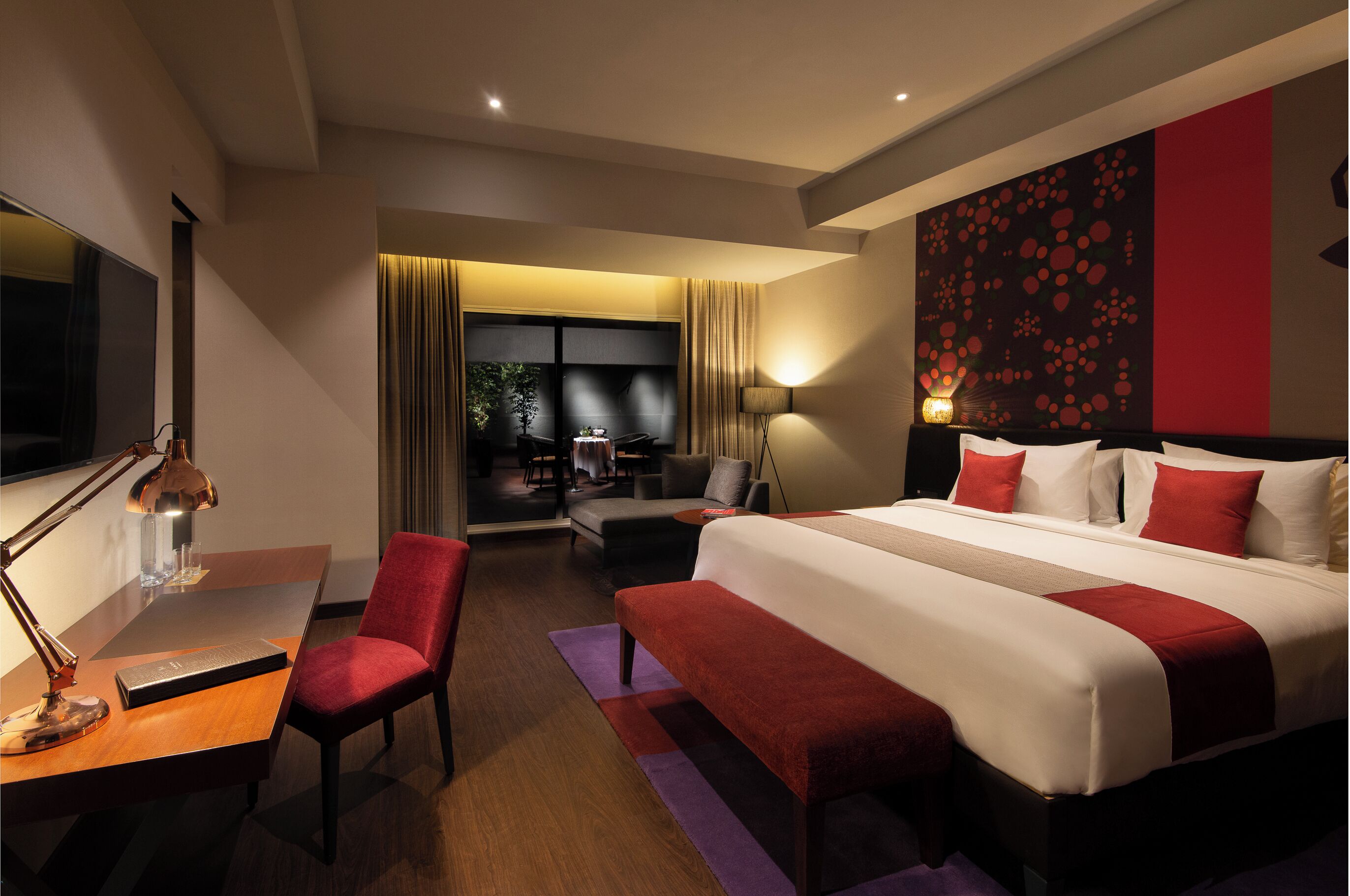 Deluxe Suite - 2 Bedroom - Kitchenette - Large Living area