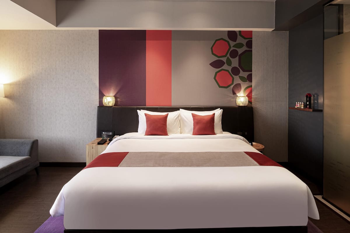 1 bedroom, premium bedding, pillow-top beds, minibar