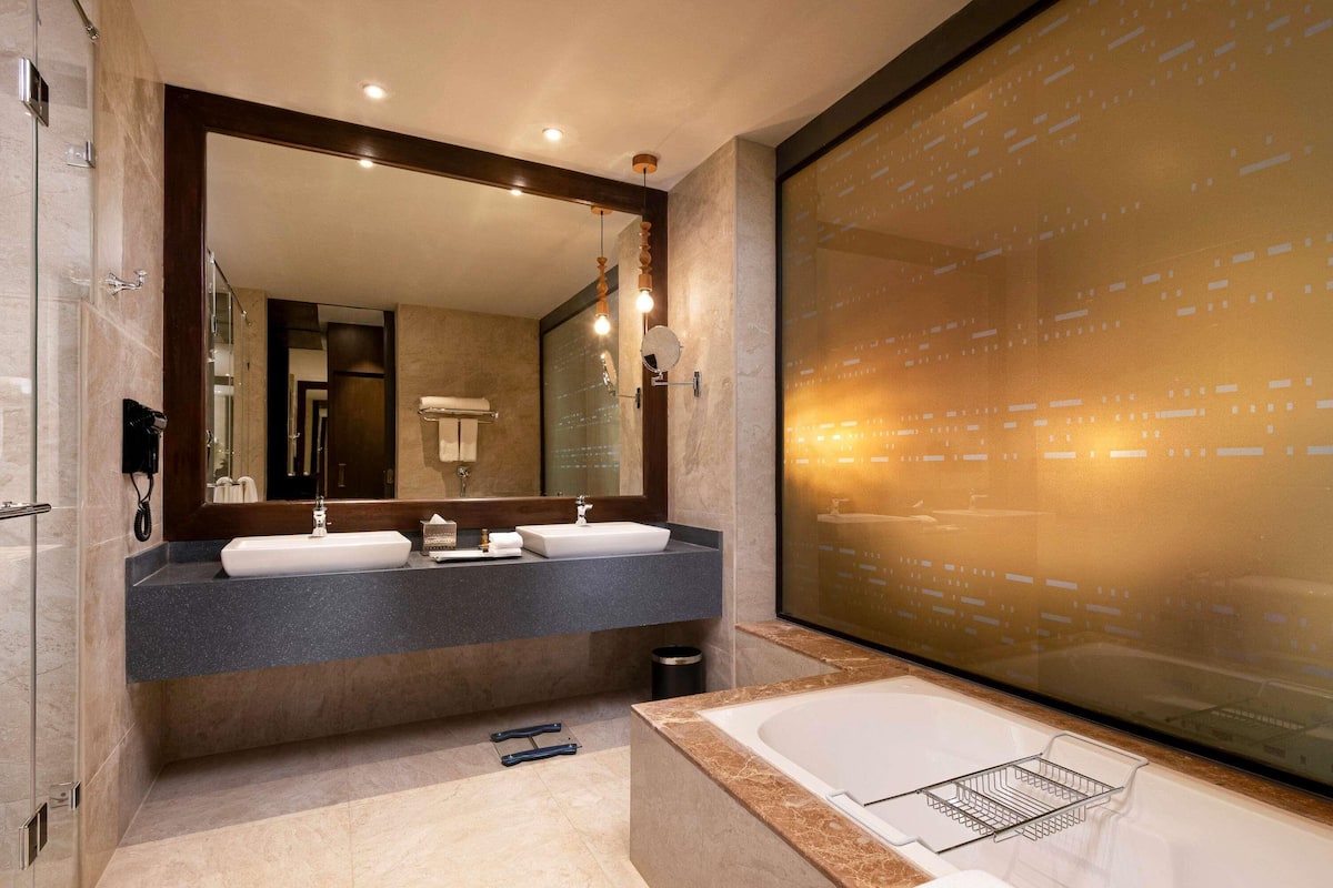 Deluxe Suite - 2 Bedroom - Kitchenette - Large Living area | 1 bedroom, premium bedding, pillow-top beds, minibar