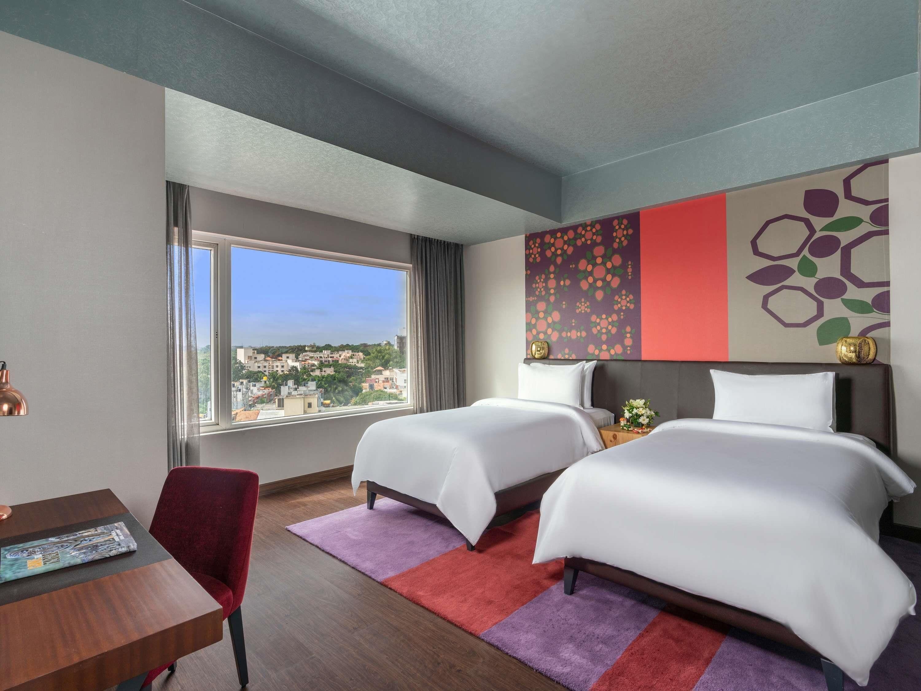 Deluxe Room Twin Non Smoking | Premium bedding, pillowtop beds, minibar, in-room safe