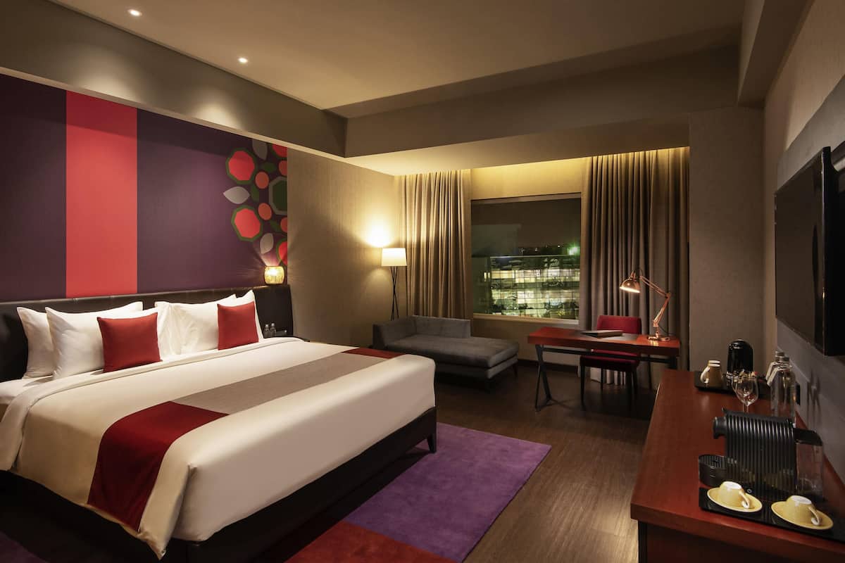 Executive Club Room King Non Smoking | Club Lounge Access | Seprai premium, bantalan ekstra lembut, minibar, dan brankas