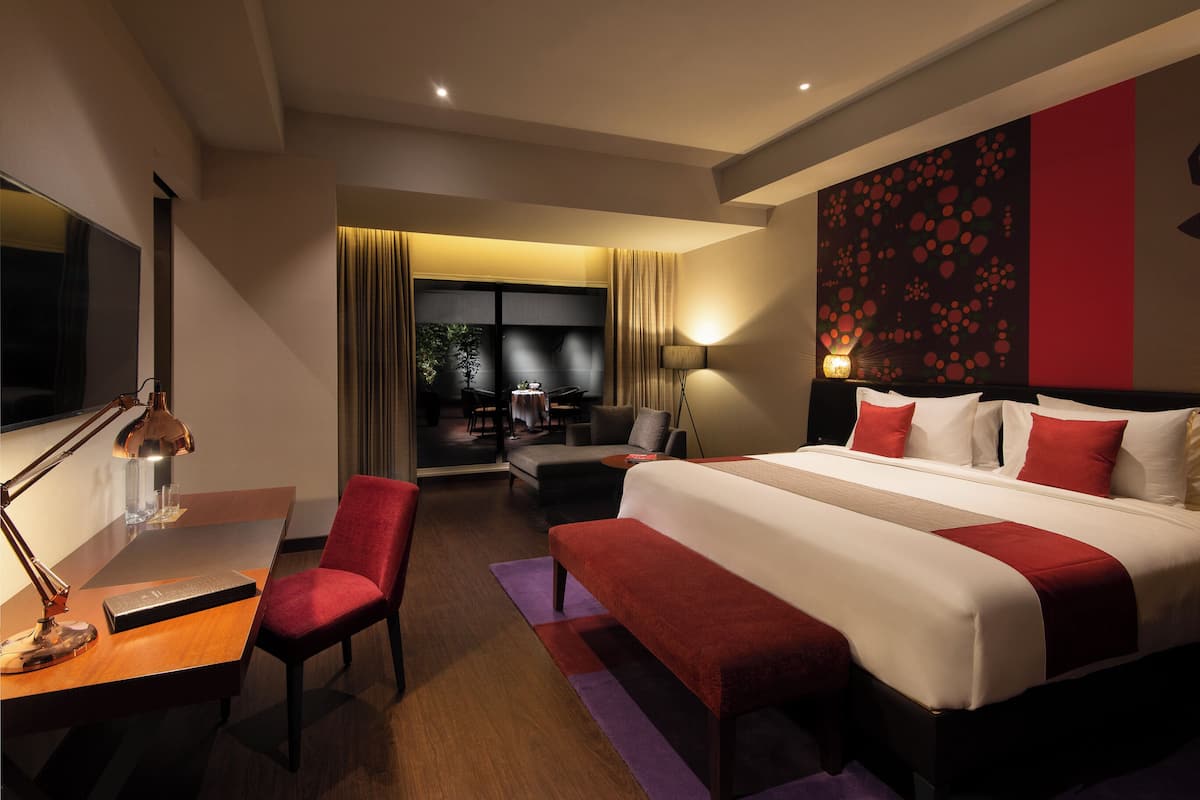 Deluxe Suite - 2 Bedroom - Kitchenette - Large Living area | Seprai premium, bantalan ekstra lembut, minibar, dan brankas