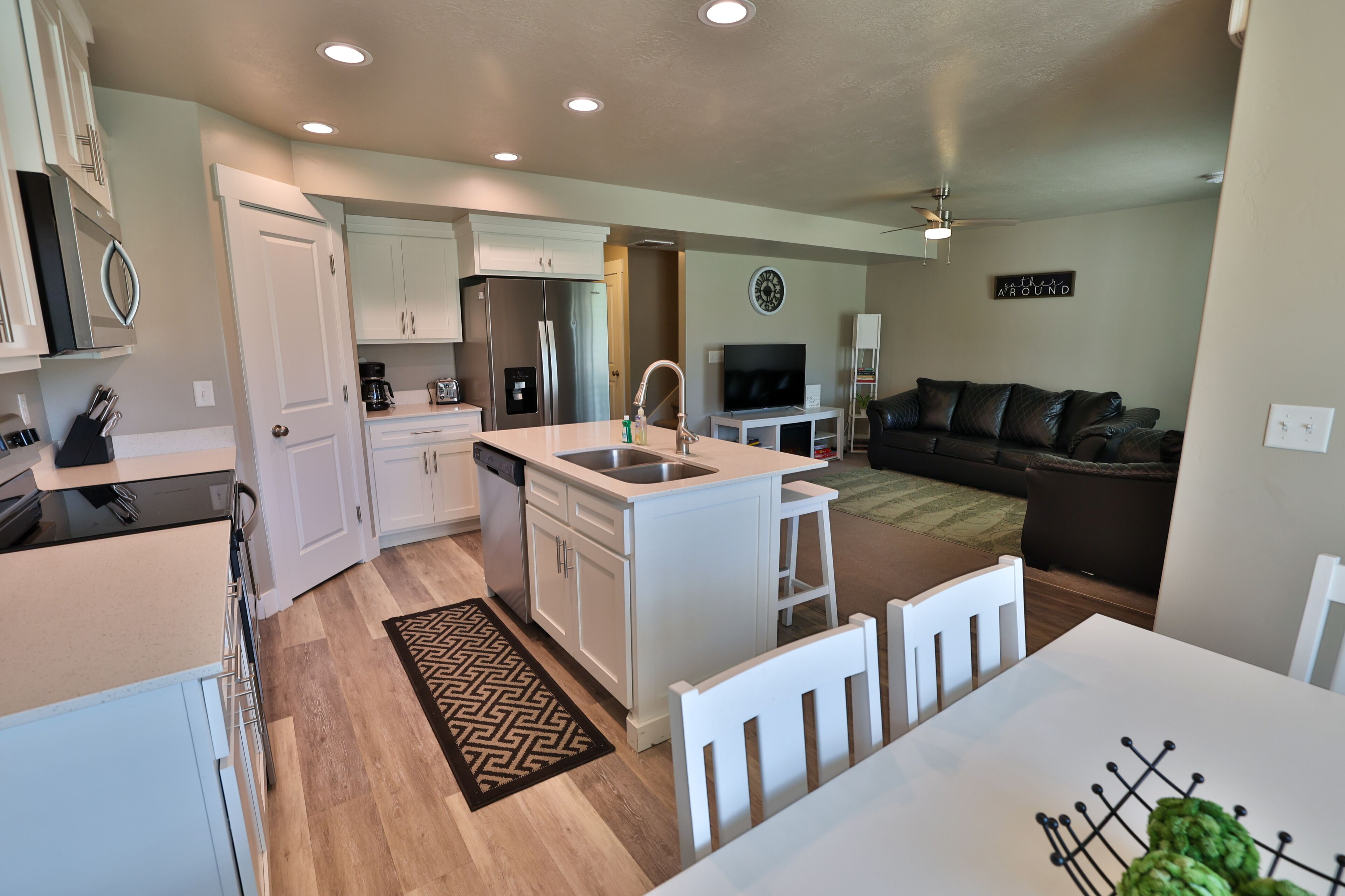 287 - Bear Lake Escapes. Beautiful 3 bedroom 2.5 bath townhome in Bear Lake, Utah!