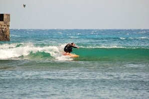 Nära stranden, parasoller, strandhanddukar och 15 strandbarer