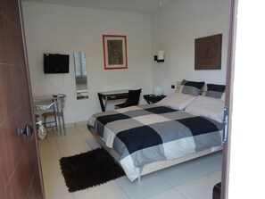 Kamer, 1 twee- of 2 eenpersoonsbedden | Een minibar, een kluis op de kamer, individueel gemeubileerd