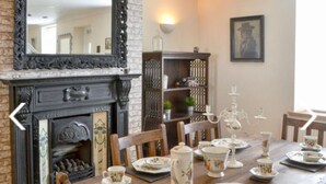 Family House | In-room dining - Seaview Cottage (Newbiggin-by-the-Sea)