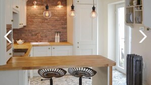 Family House | Private kitchen | Full-size fridge, oven, stovetop, electric kettle - Seaview Cottage (Newbiggin-by-the-Sea)