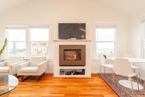 Televisión, chimenea