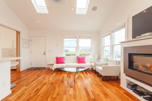 Televisie en een open haard