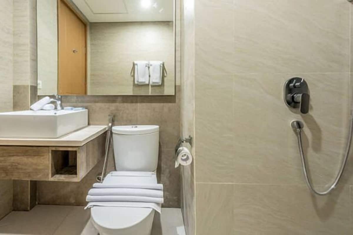 Salle de bain | Ensemble baignoire-douche, baignoire profonde, douche cascade