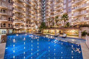 Outdoor pool, sun loungers