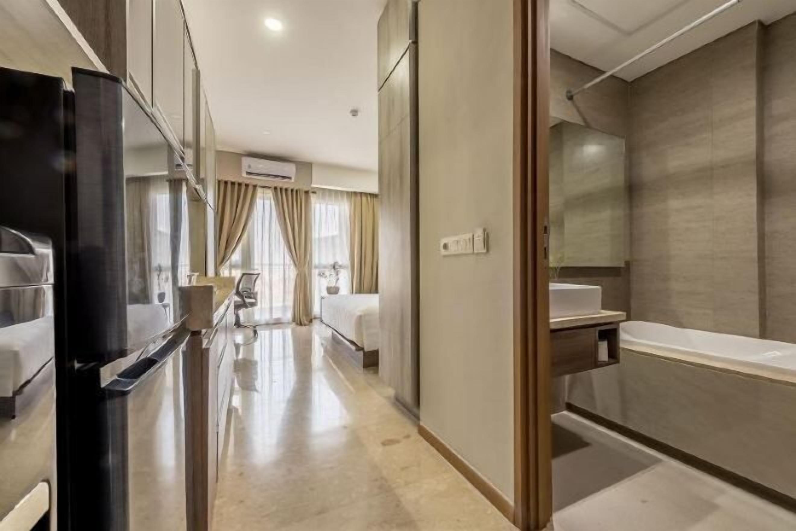 Premium bedding, in-room safe, desk, laptop workspace