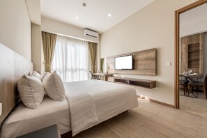 Premium bedding, in-room safe, desk, laptop workspace - Grande Valore Hotel & Serviced Apartment (Cikarang)