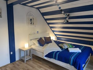 公寓 | 3 多间卧室、办公桌、遮光窗帘、熨斗/熨衣板