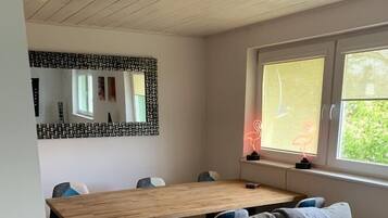 Apartment | Living area | Flat-screen TV
