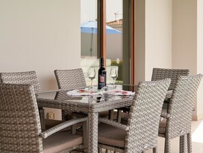 Villa, 3 habitaciones, piscina privada (Angie D3) | Servicio de comidas en la habitación