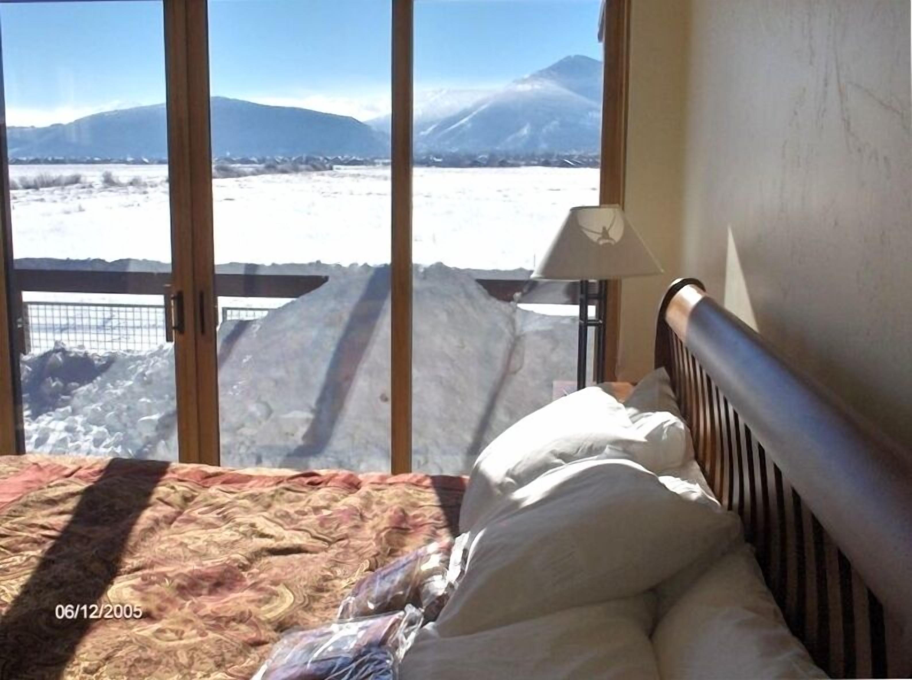 Spacious and Quiet with Awesome Views Ski Townhome - early January discount