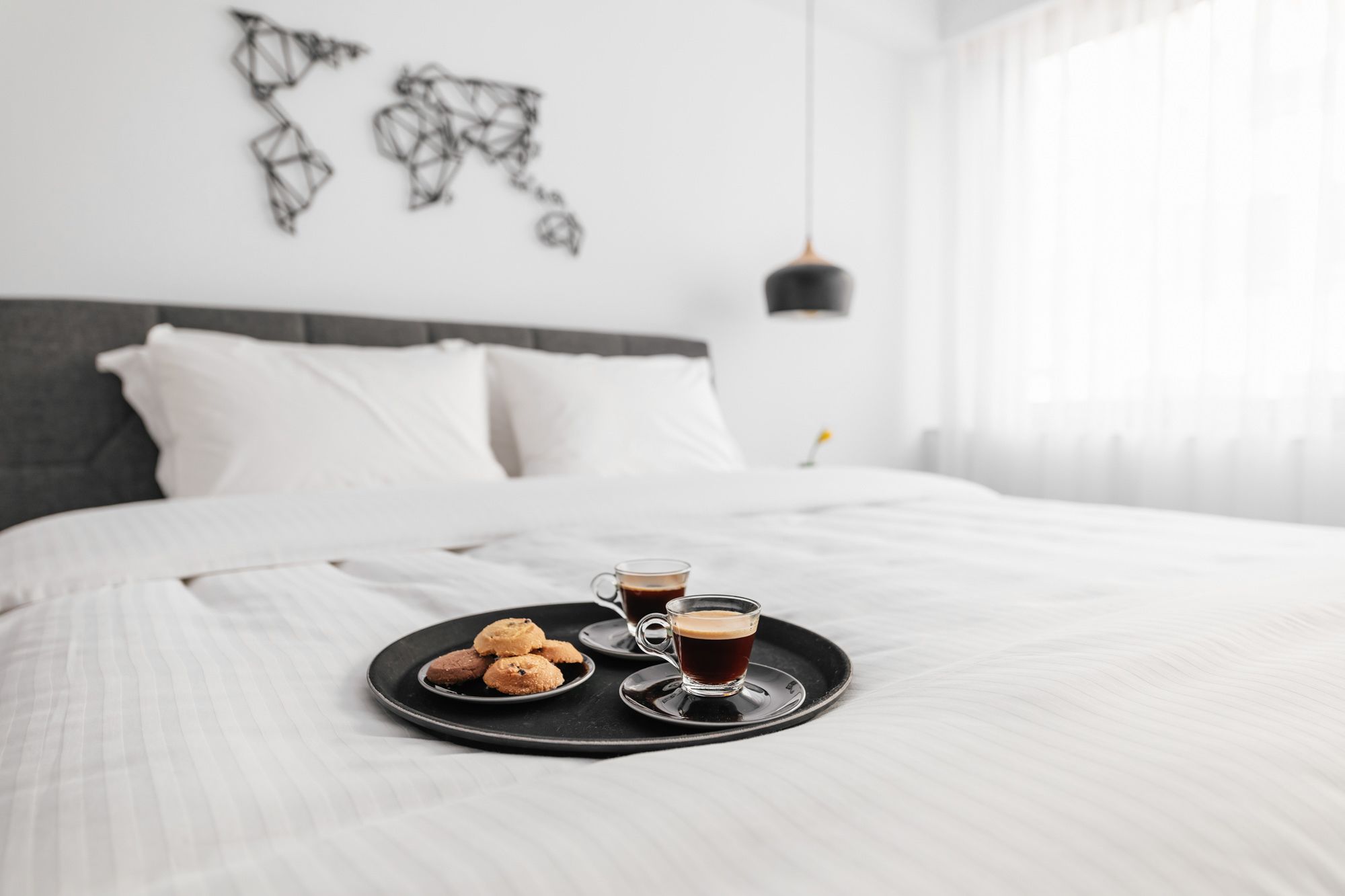 1 多间卧室、高档床上用品、泰普尔床垫、客房内保险箱