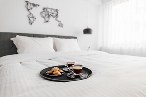 1 bedroom, premium bedding, Tempur-Pedic beds, in-room safe - Evapollo (Thessaloniki)
