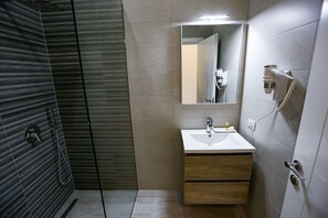 Bathroom - Home Hotel (Tirana)