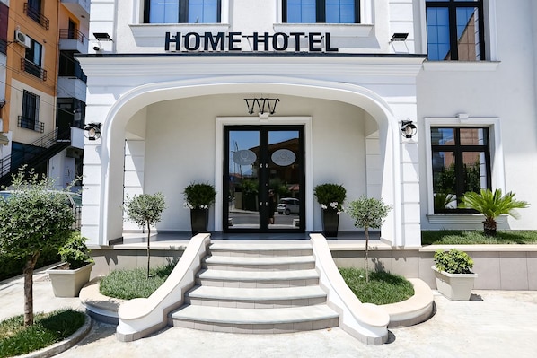Interior entrance - Home Hotel (Tirana)