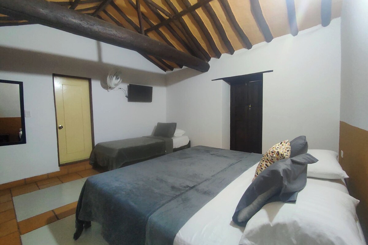 Basic Triple Room | Soundproofing, WiFi (free), bed sheets