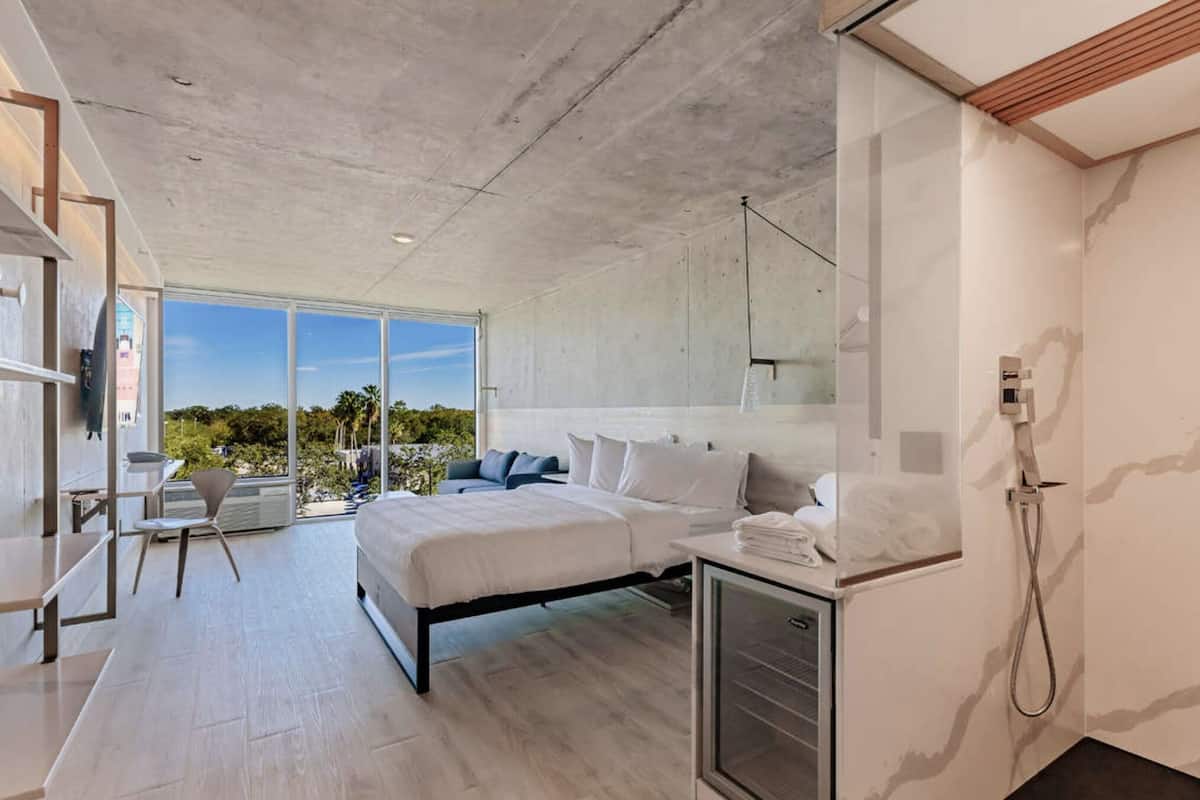 design studio, 1 king bed, non smoking | in-room safe, desk, laptop workspace, blackout curtains