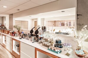 Desayuno buffet todos los días (con cargo) 