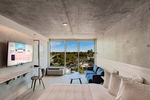 Design Studio, 1 King Bed, Non Smoking | In-room safe, desk, laptop workspace, blackout drapes - Kompose Boutique Hotel (Sarasota)