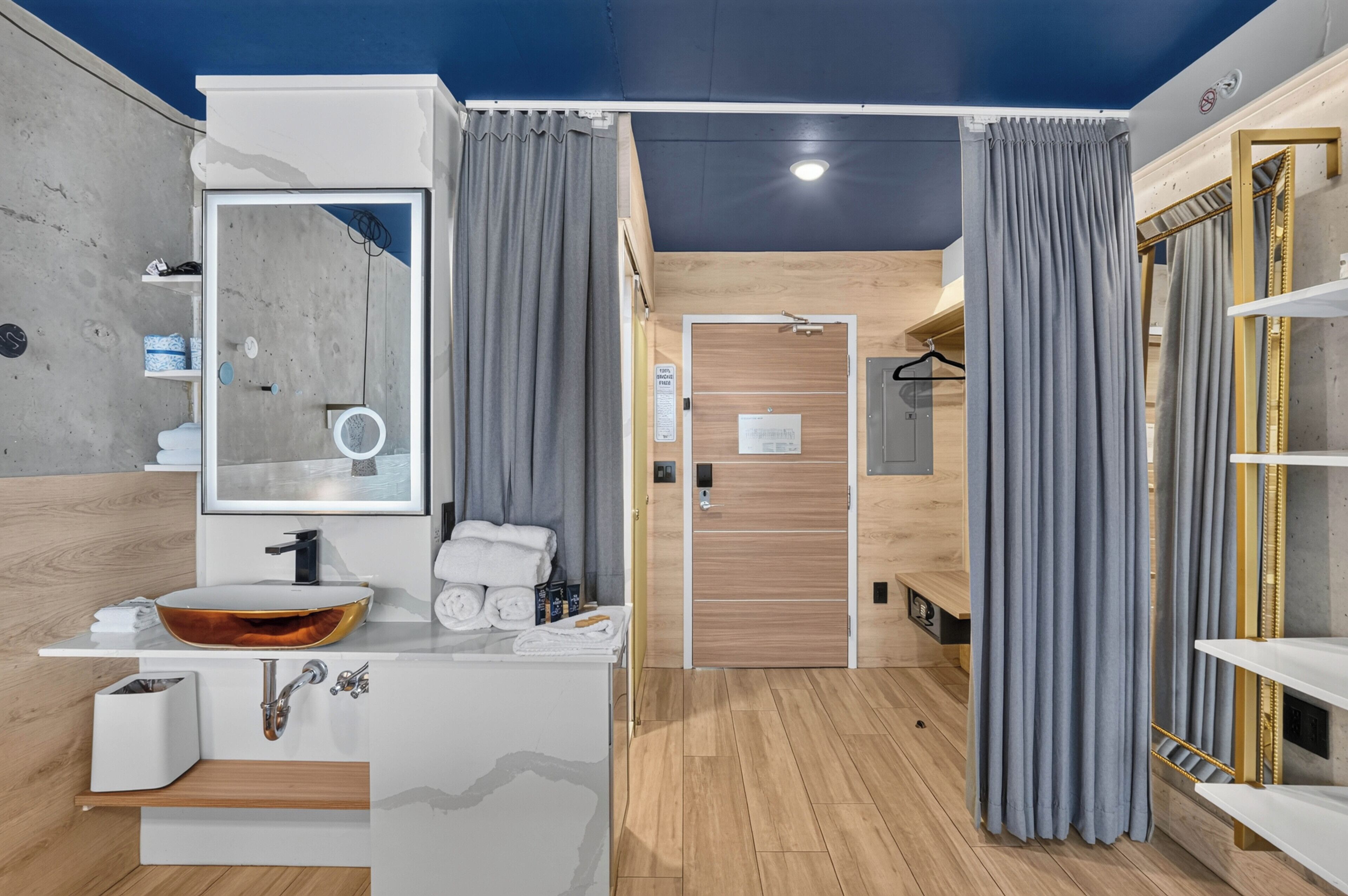 In-room safe, desk, laptop workspace, blackout drapes