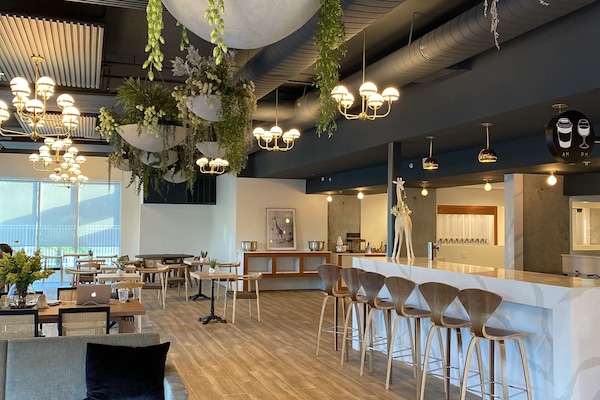 Wine bar