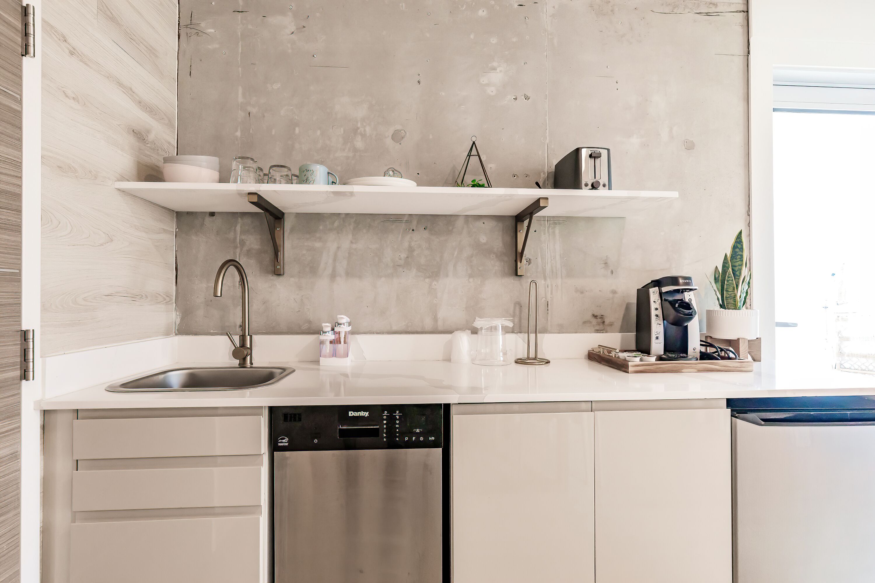 family suite, 1 bedroom, non smoking, kitchenette | private kitchen | mini-fridge, microwave